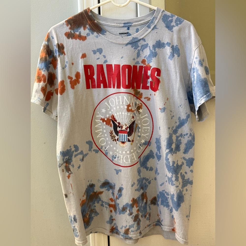 Ramones Band tee, medium